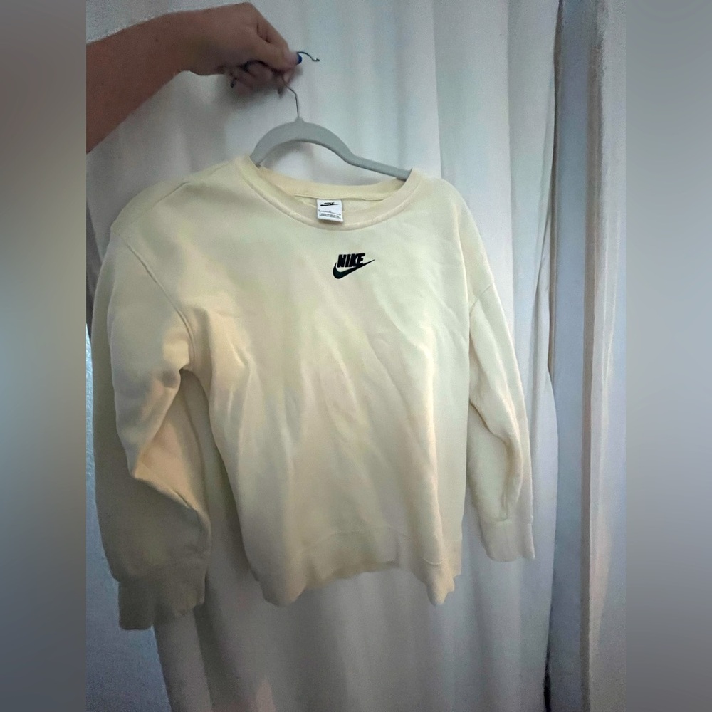 size large girls Nike light yellow crewneck